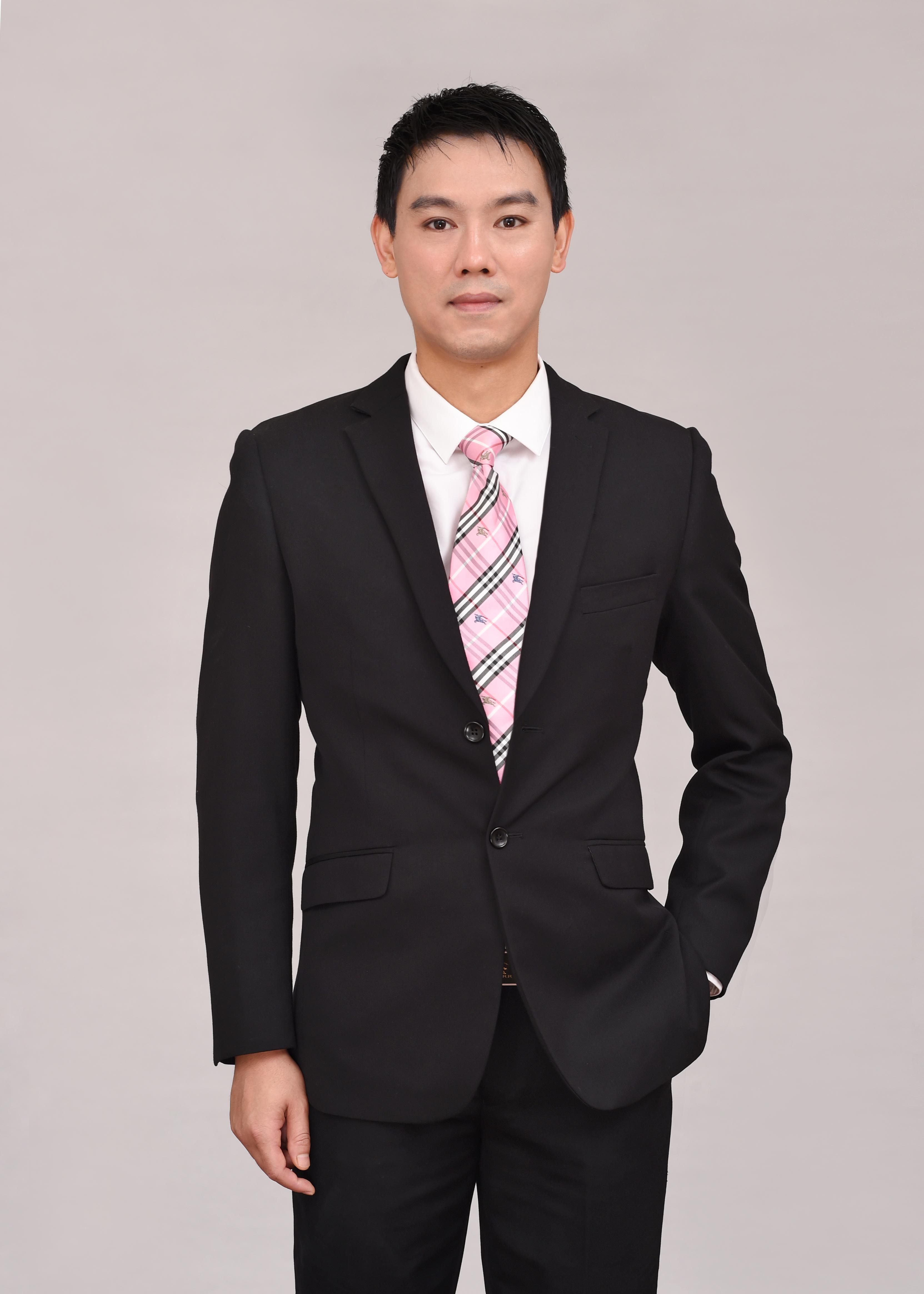 文君 艺术总监 & 首席设计师